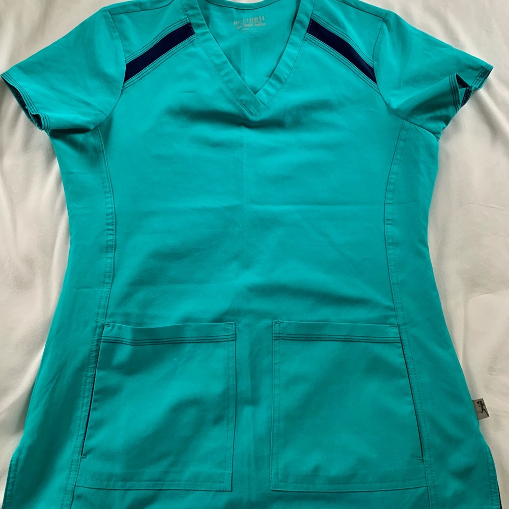 MedCouture Aqua/Teal Small Scrub Set